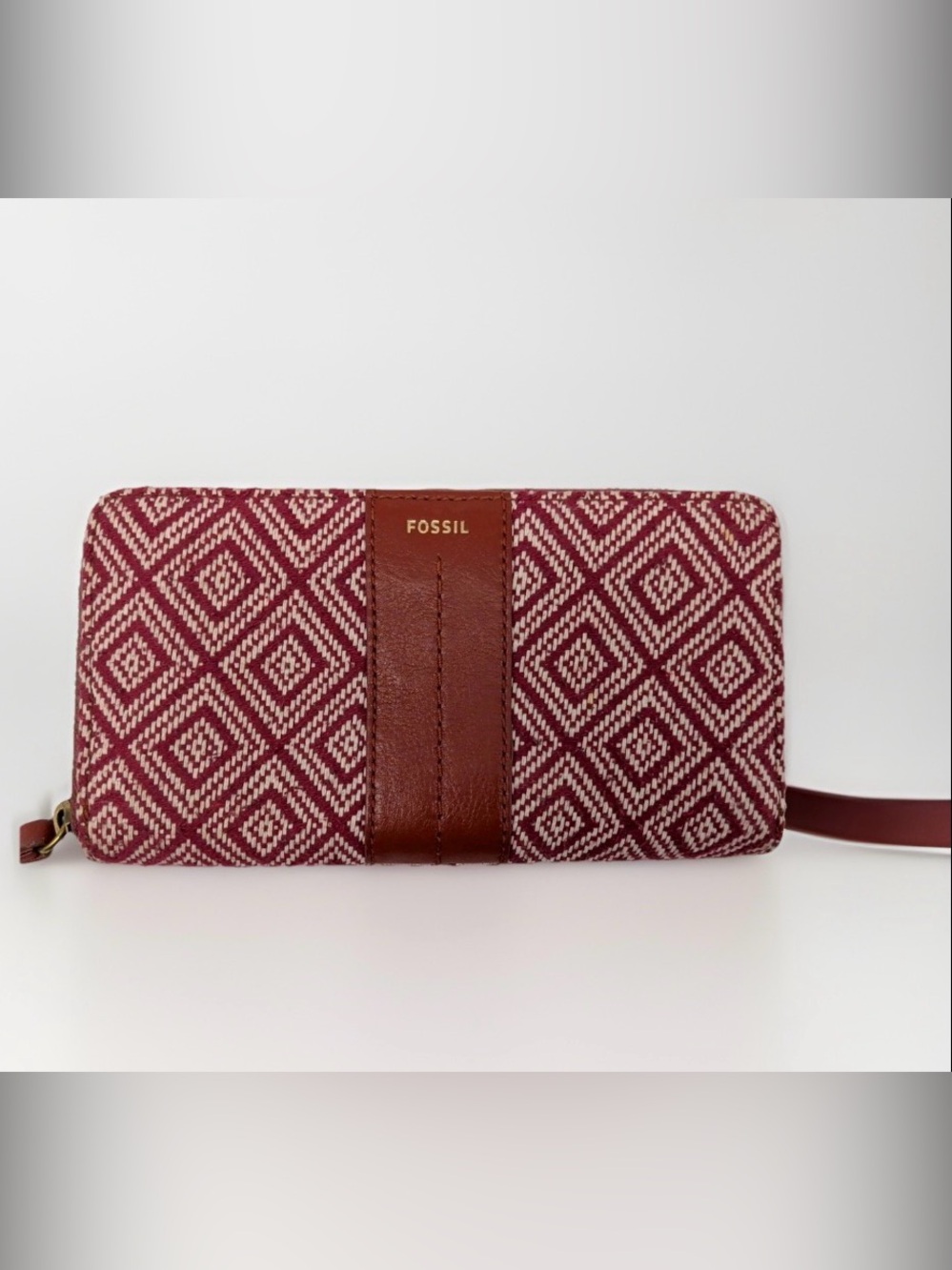 NWOT Fossil-Jori Zip Clutch wristlet RFID wallet Leather/Fabric Red/Cream 8x4.5”